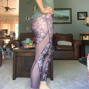 UA Under Armour HeatGear leggings mesh legs Sz S